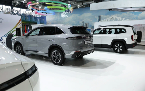 
            Changan представил в России три новые модели. Они под разными брендами
        