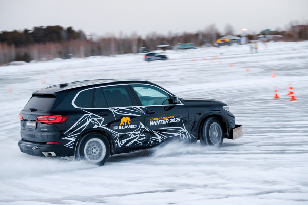 Следы контакта: шины Gislaved IceControl на ледовой трассе в Тюмени