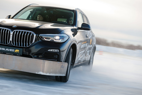 Следы контакта: шины Gislaved IceControl на ледовой трассе в Тюмени