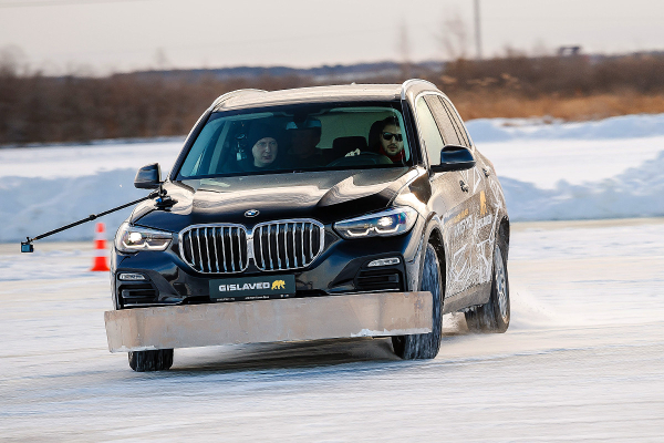 Следы контакта: шины Gislaved IceControl на ледовой трассе в Тюмени