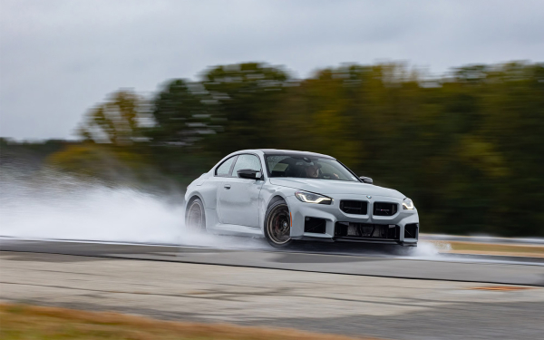 
            Она не боится быть неудобной. Первый тест-драйв новой BMW M2 CS
        