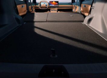 Гибридный Geely EX5 EM-i добрался до России: озвучены цены