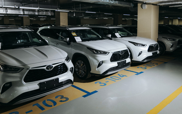 
            Новый утильсбор, камбэк Toyota и автономера через Госуслуги. Итоги недели
        