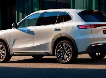 Гибридный Geely EX5 EM-i добрался до России: озвучены цены